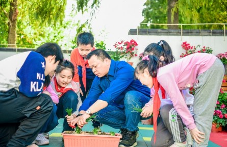 江蘇省南京市南昌路小學：課堂搬進大自然，種花種草種夢想